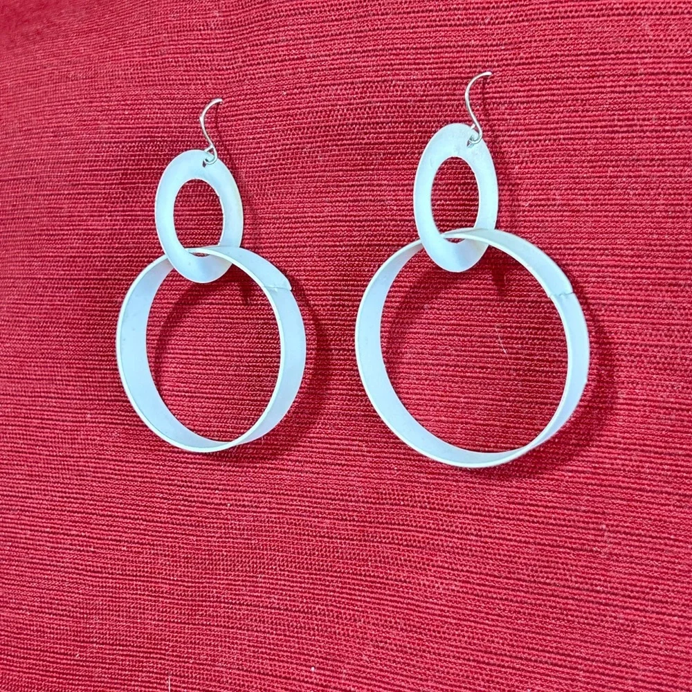 Retro White Double Hoop Metal Earrings 70’s 80’s Minimalist Chunky Matte GUC